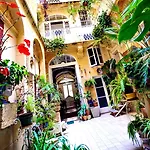 Palazzo 4*
